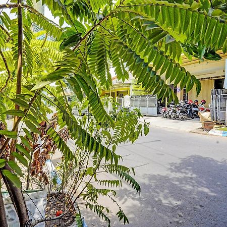 Spot On 91716 Kost Yy Syariah Hotel Mojokerto Exterior photo
