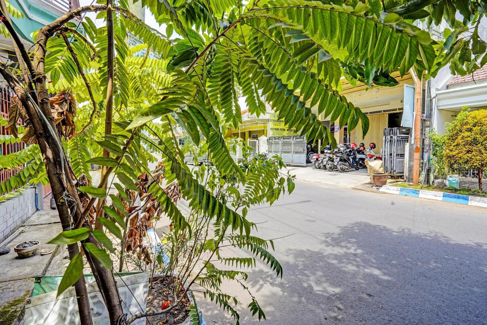 Spot On 91716 Kost Yy Syariah Hotel Mojokerto Exterior photo
