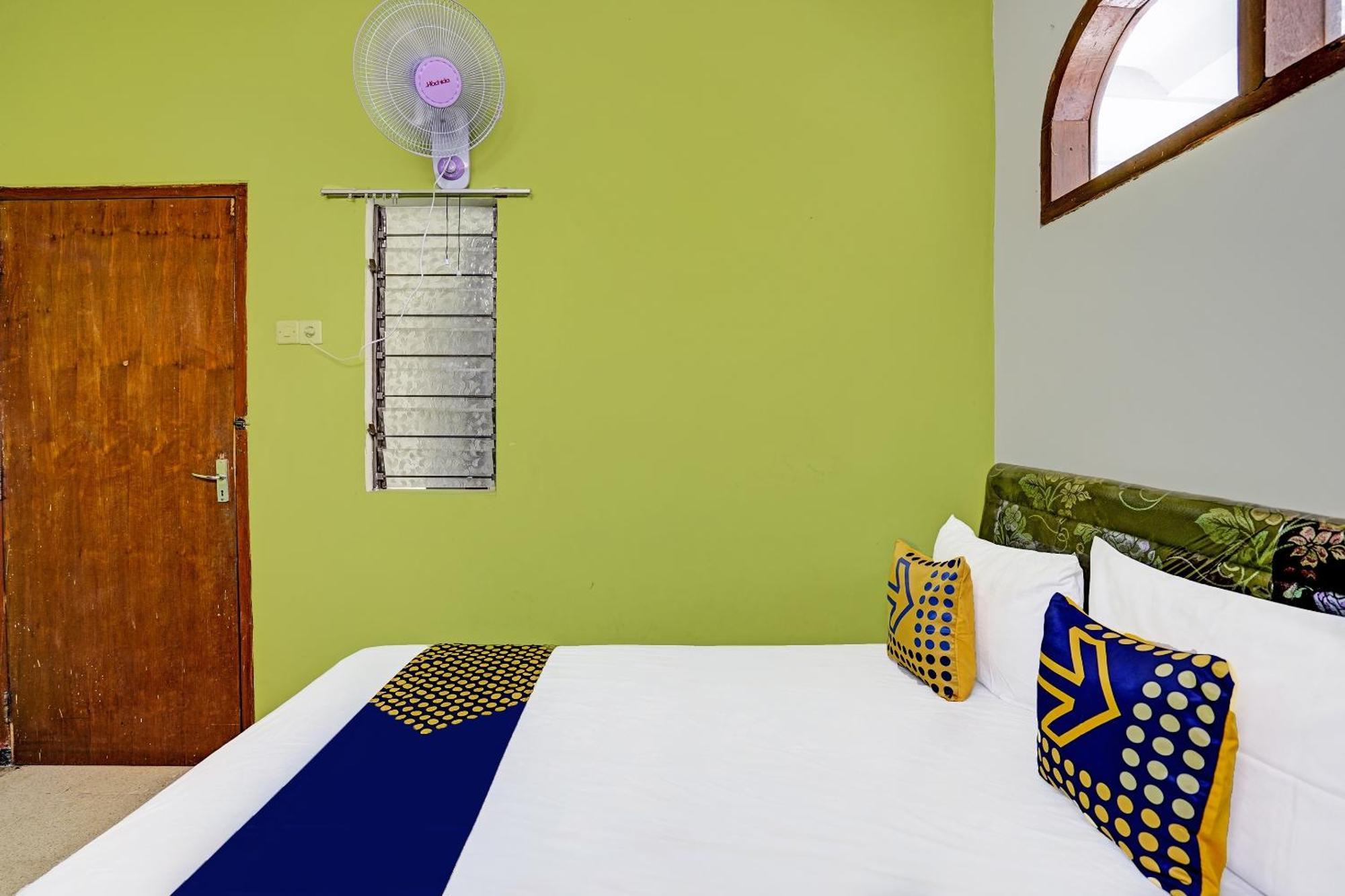 Spot On 91716 Kost Yy Syariah Hotel Mojokerto Exterior photo
