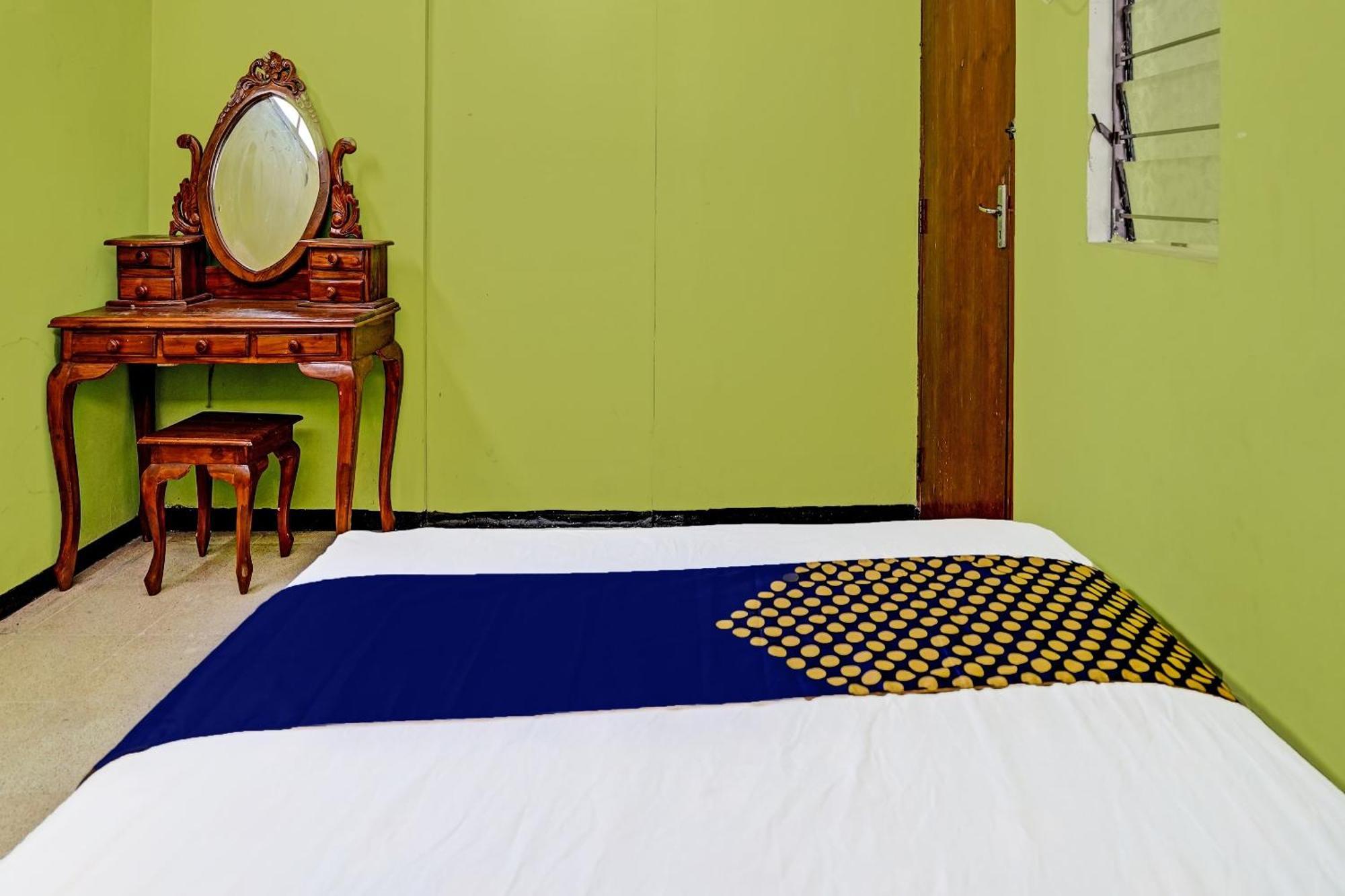 Spot On 91716 Kost Yy Syariah Hotel Mojokerto Exterior photo