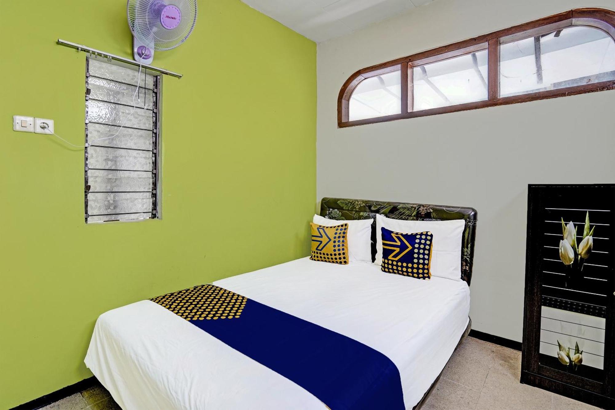 Spot On 91716 Kost Yy Syariah Hotel Mojokerto Exterior photo