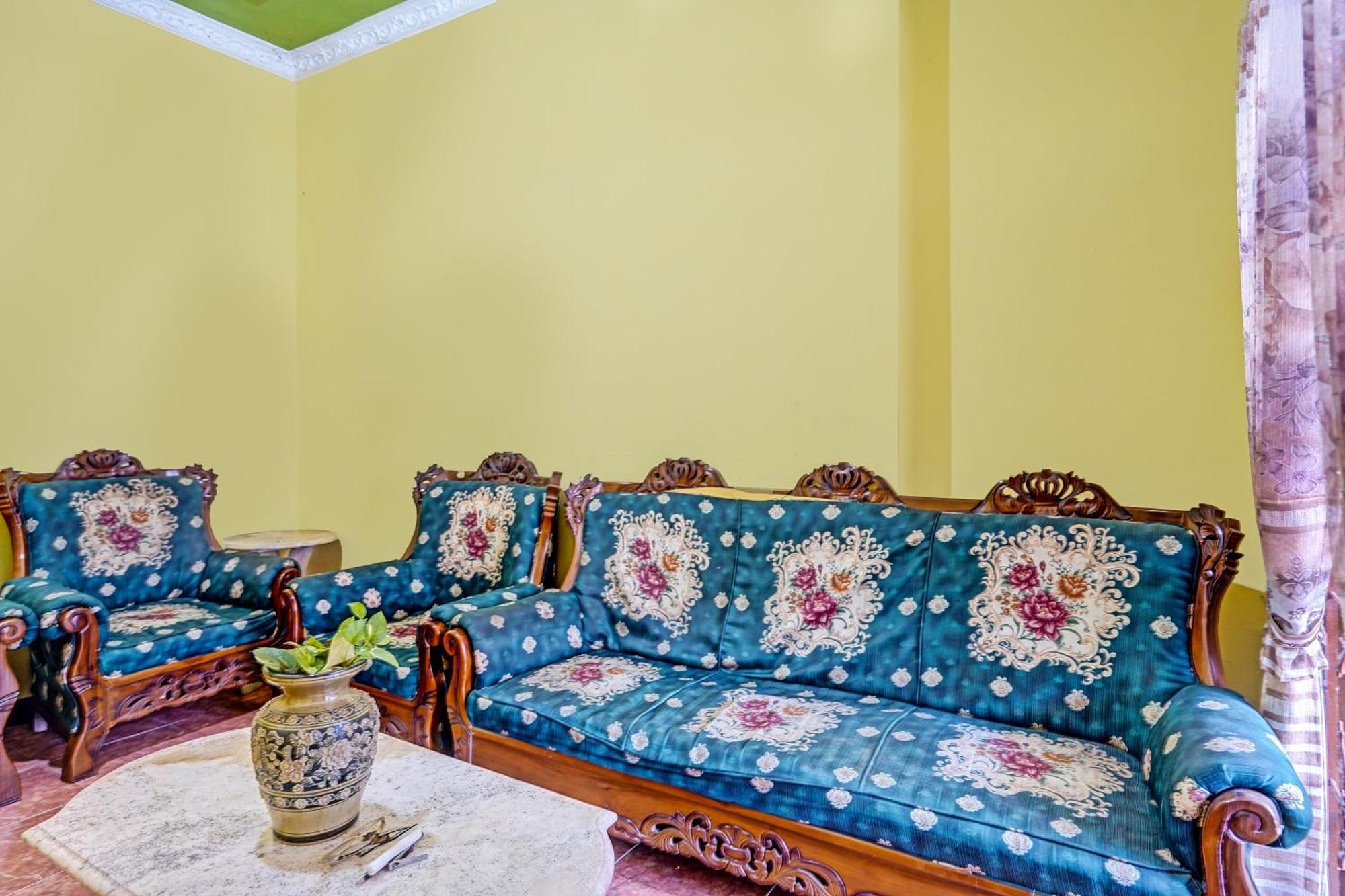 Spot On 91716 Kost Yy Syariah Hotel Mojokerto Exterior photo