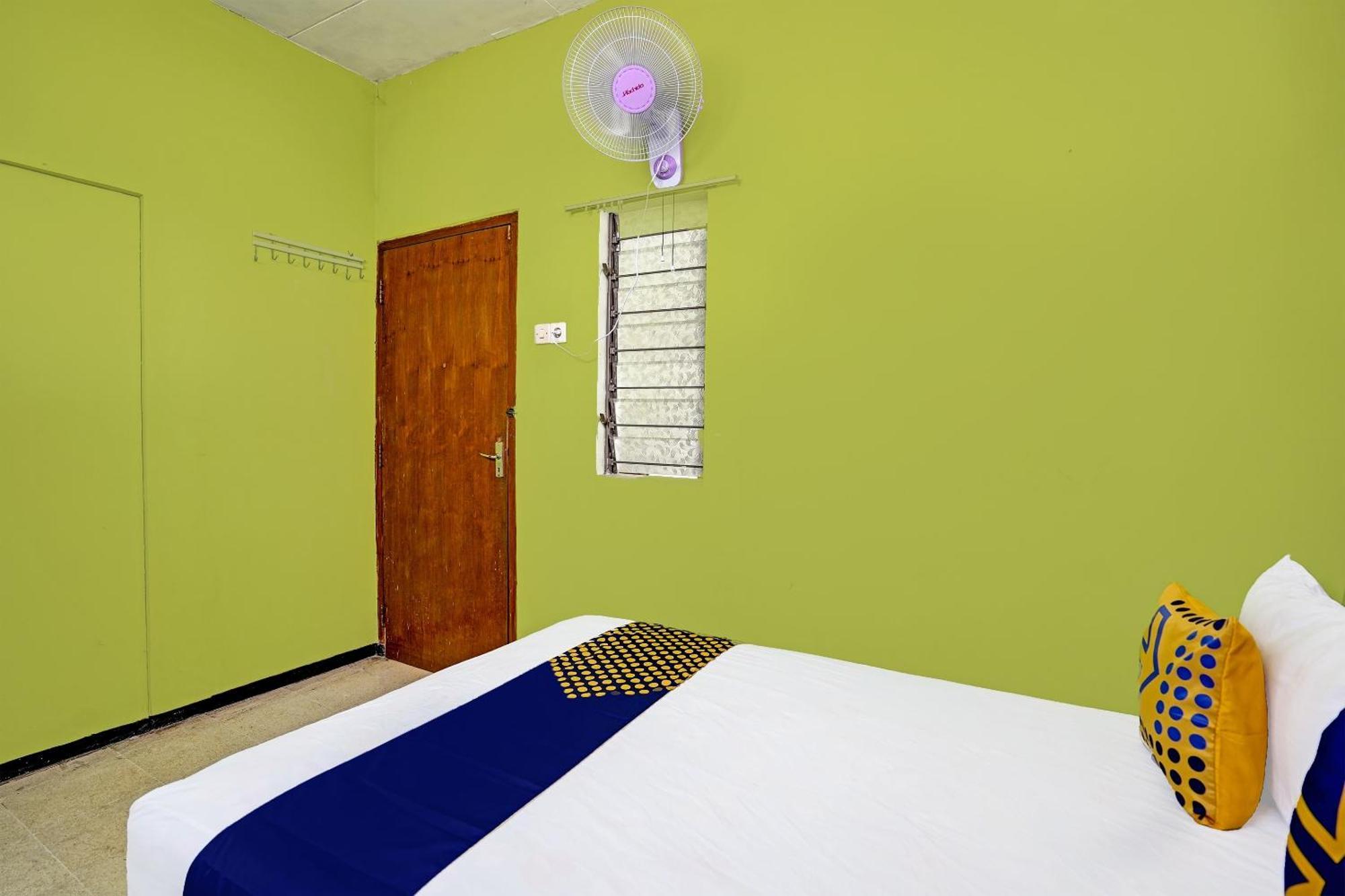 Spot On 91716 Kost Yy Syariah Hotel Mojokerto Exterior photo
