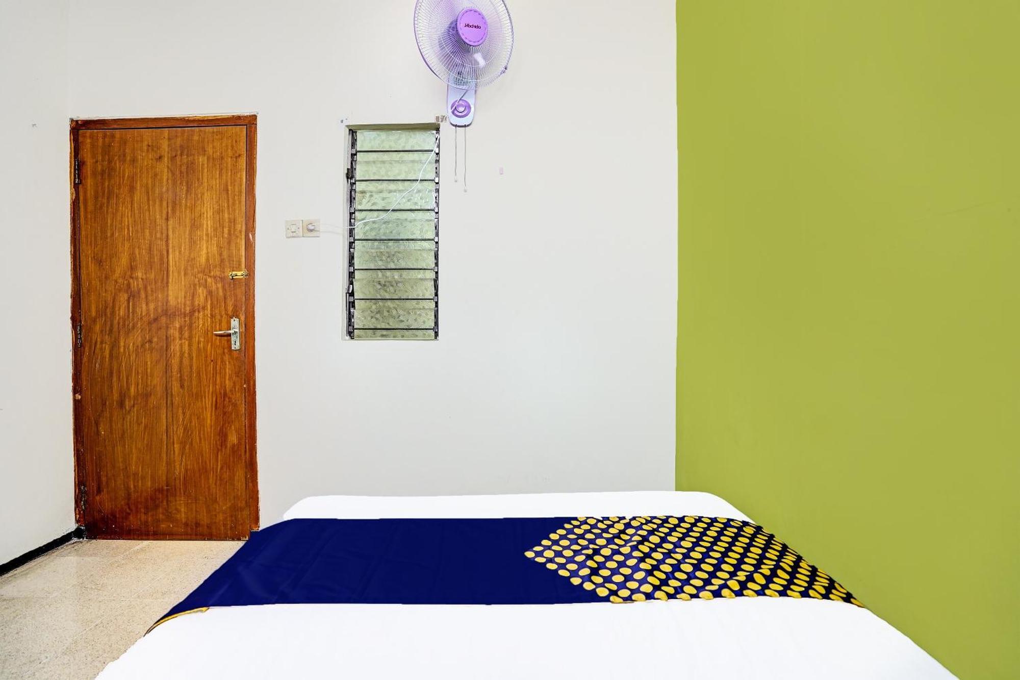 Spot On 91716 Kost Yy Syariah Hotel Mojokerto Exterior photo