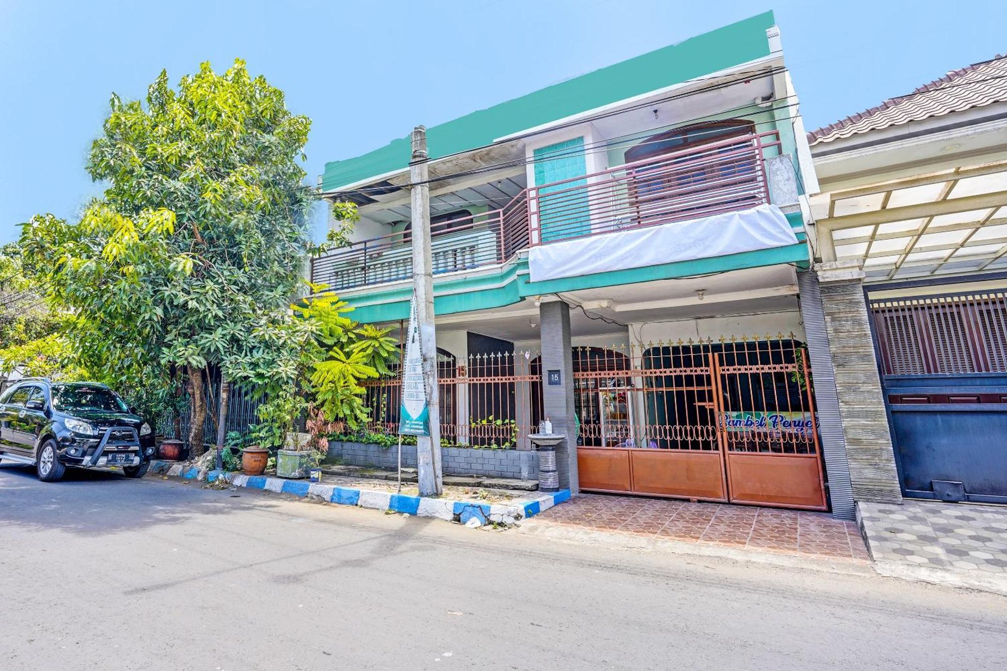 Spot On 91716 Kost Yy Syariah Hotel Mojokerto Exterior photo