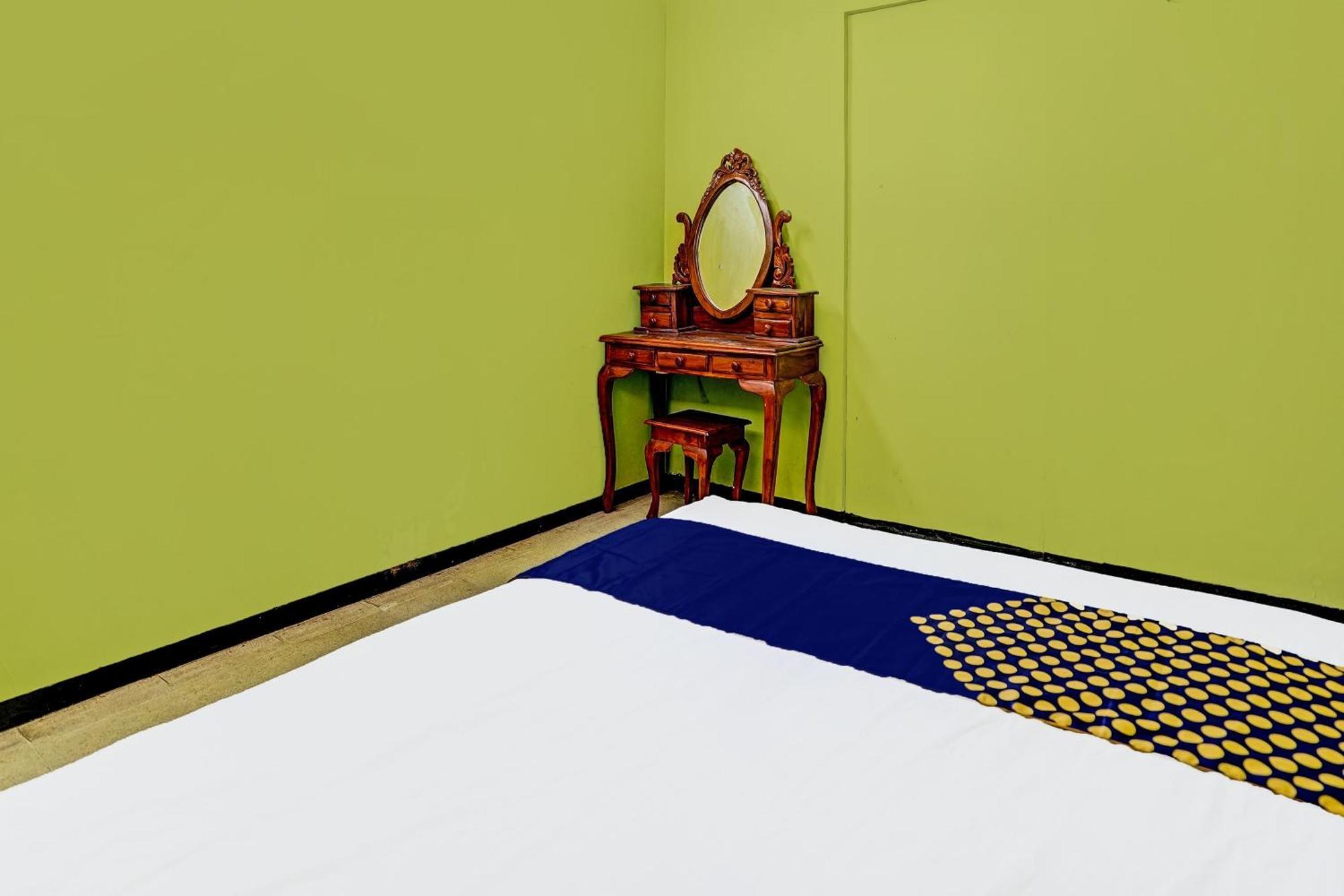 Spot On 91716 Kost Yy Syariah Hotel Mojokerto Exterior photo